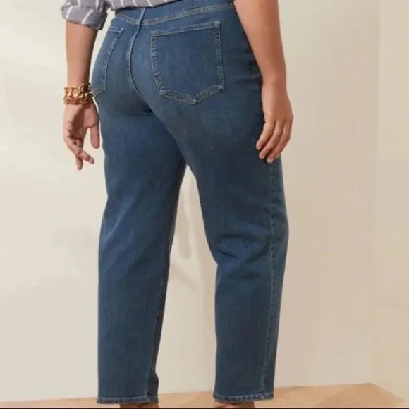 Banana Republic High-Rise Medium Wash Straight Jean - Picture 4 of 14